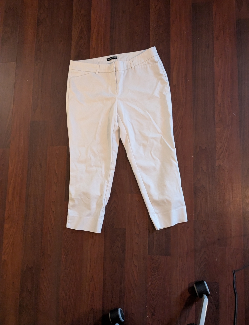 Hilary Radley White Cropped Pants